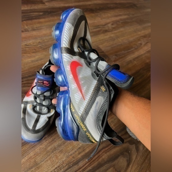 NIKE AIR VAPORMAX GS SIZE 8 Black/blue  AQ2465-016 - Picture 1 of 11